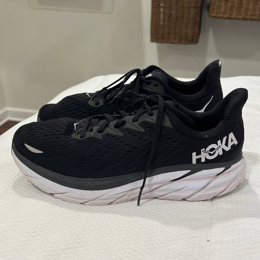 Womens Clifton Hoka sneaker 10.5